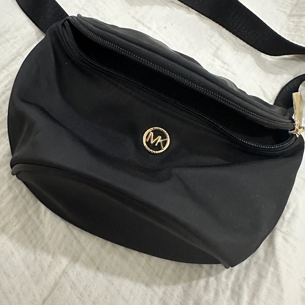 Michael Kors Black Fannypack - Picture 2 of 7